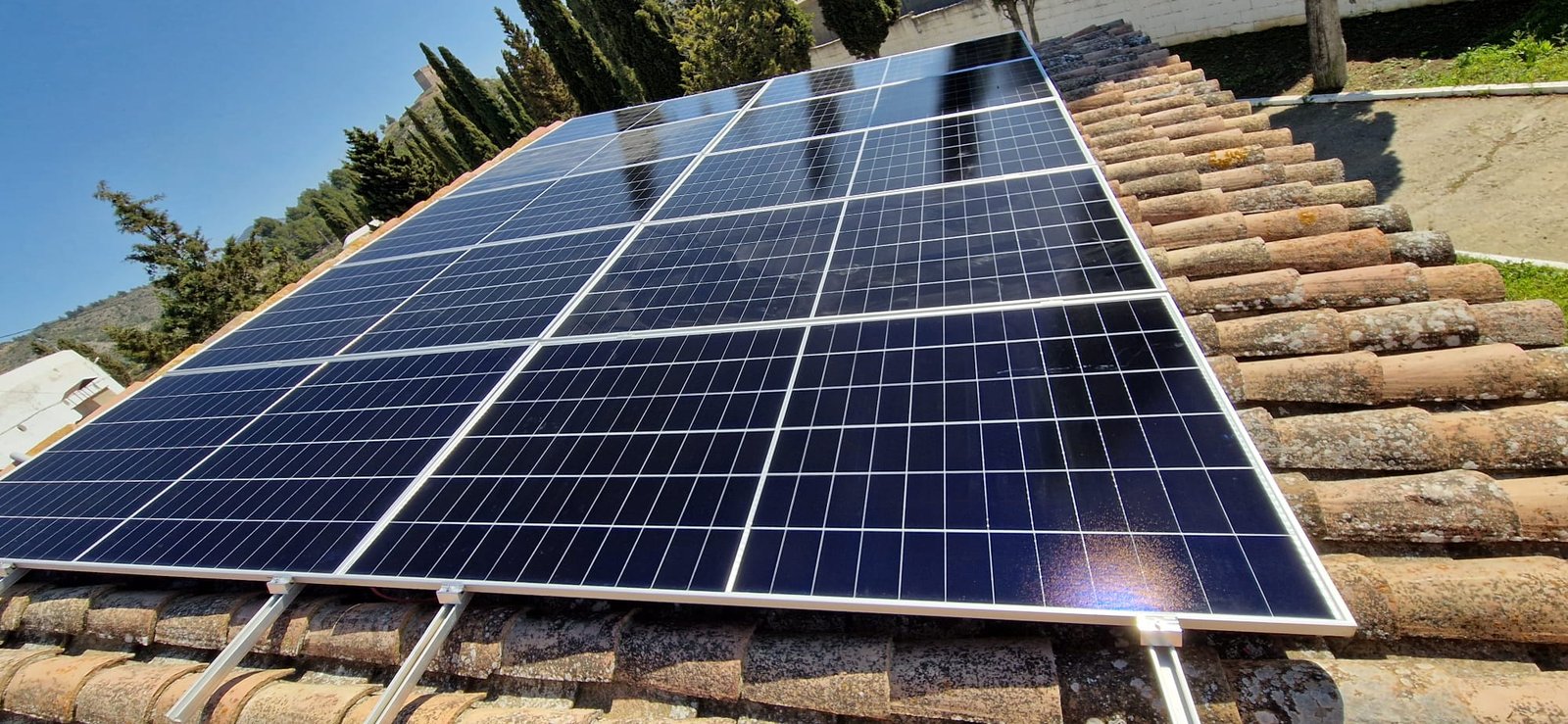 Instalación de placas solares de 6 kWp en una vivienda, realizada por Pistris Energy